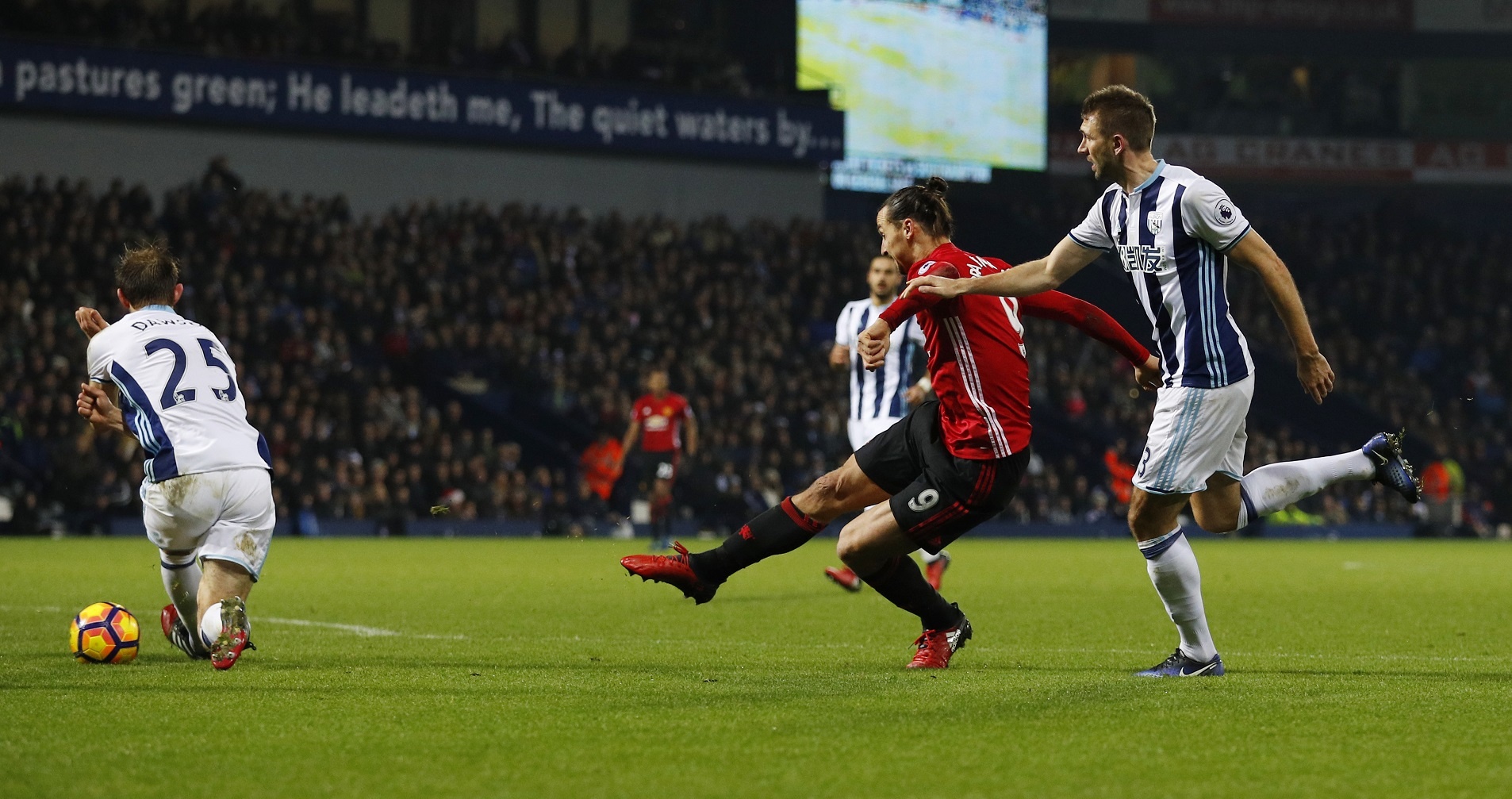 ibra làm lingard sợ phát khiếp khi ăn mừng ảnh 7 ibra lam lingard so phat khiep khi an mung anh 7