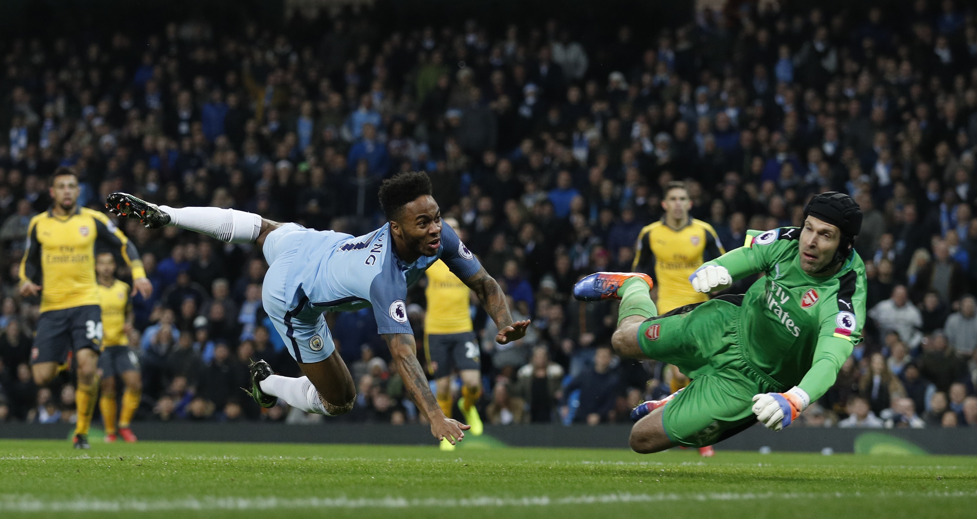 arsenal tut xuong thu tu sau tran thua man city anh 4