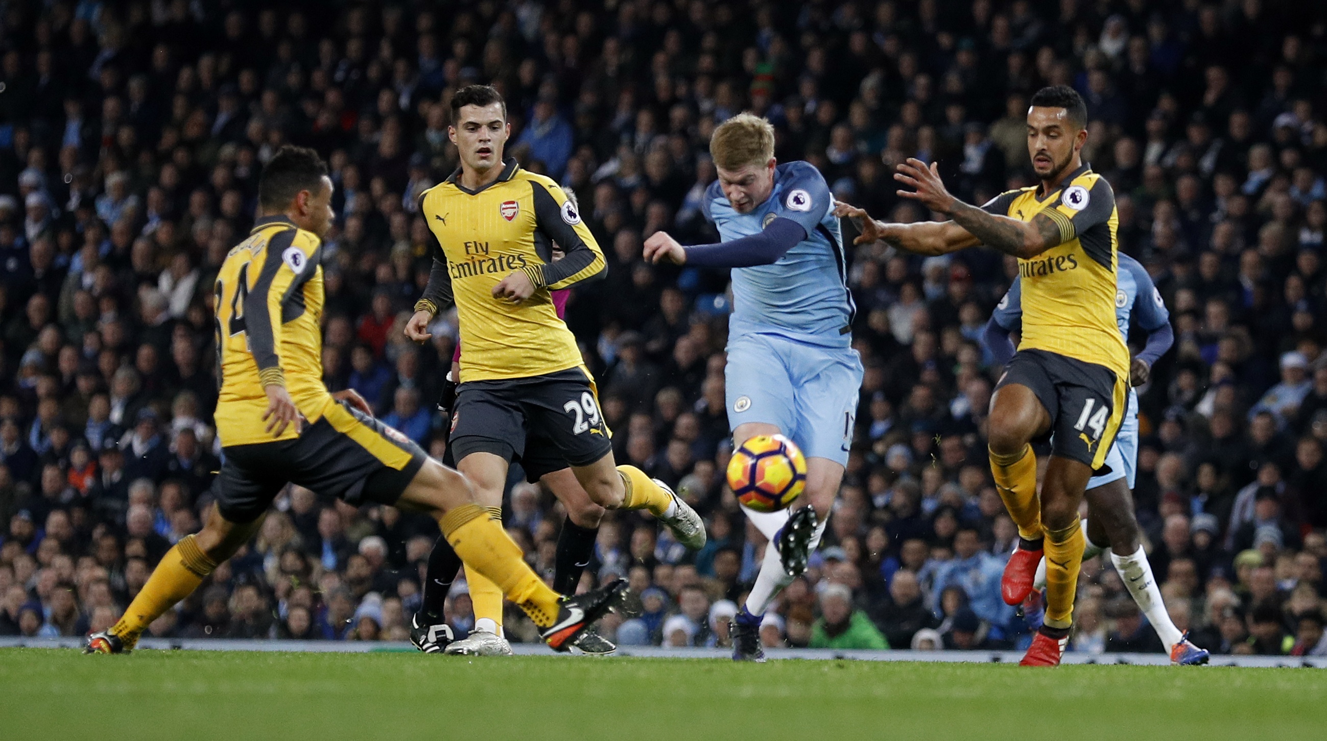 arsenal tut xuong thu tu sau tran thua man city anh 5