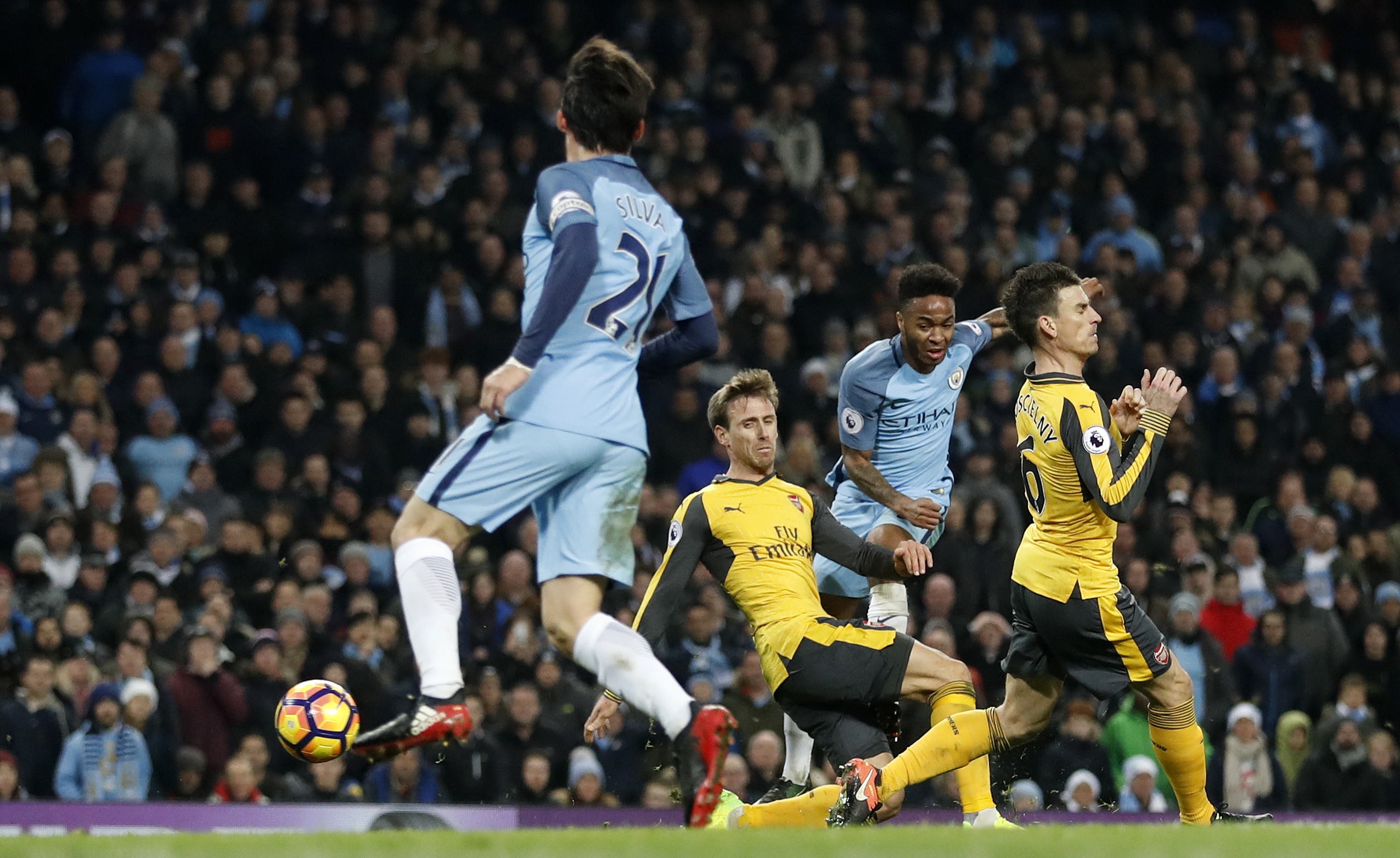 arsenal tut xuong thu tu sau tran thua man city anh 9