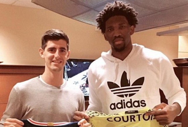 Dan sao Chelsea bay khap the gioi trong 3 ngay nghi hinh anh