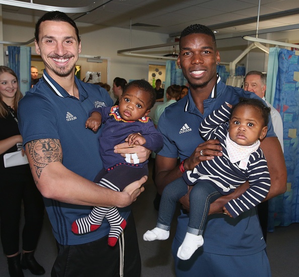 Ibra,  Pogba lam tu thien tai benh vien Manchester anh 1