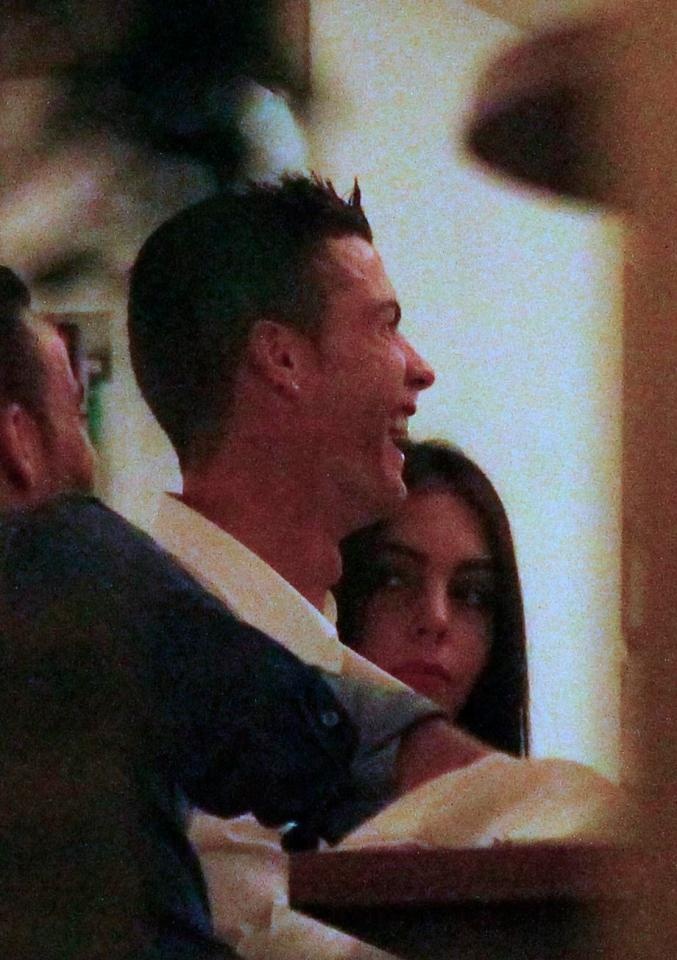 ronaldo khóa môi người tình trong bữa ăn tối ảnh 2 ronaldo khoa moi nguoi tinh trong bua an toi anh 2
