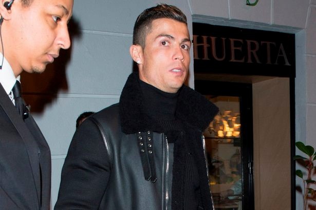 ronaldo khóa môi người tình trong bữa ăn tối ảnh 5 ronaldo khoa moi nguoi tinh trong bua an toi anh 5