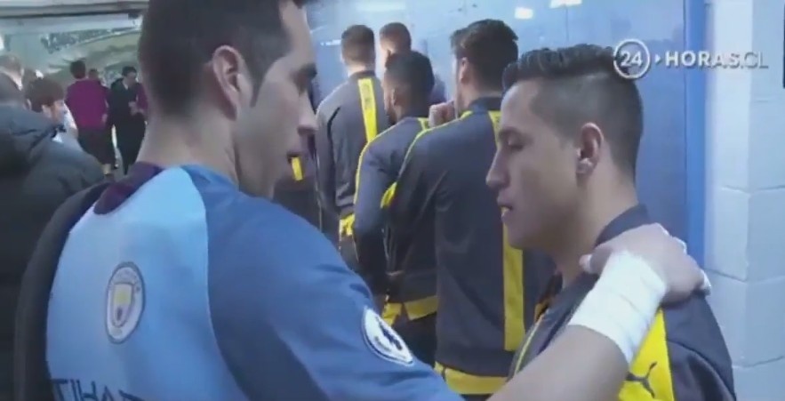Alexis Sanchez không biết Gundogan là ai ảnh 1 Alexis Sanchez khong biet Gundogan la ai anh 1