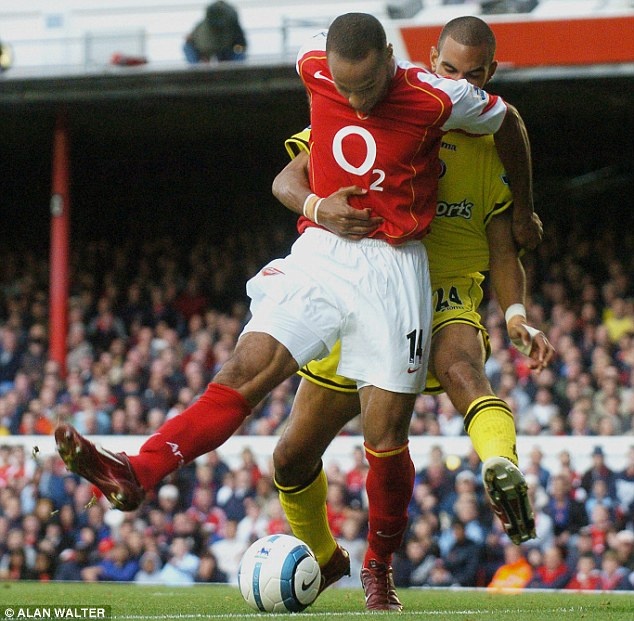 10 bàn thắng điên rồ nhất giải Ngoại hạng ảnh 3 10 ban thang dien ro nhat giai Ngoai hang anh 3