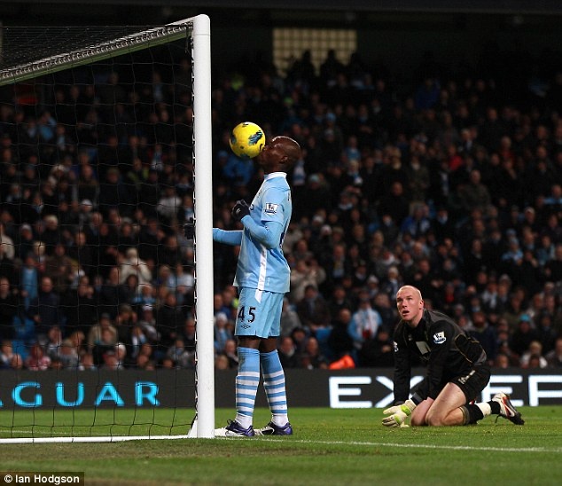 10 bàn thắng điên rồ nhất giải Ngoại hạng ảnh 4 10 ban thang dien ro nhat giai Ngoai hang anh 4