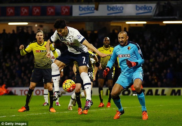 10 bàn thắng điên rồ nhất giải Ngoại hạng ảnh 6 10 ban thang dien ro nhat giai Ngoai hang anh 6