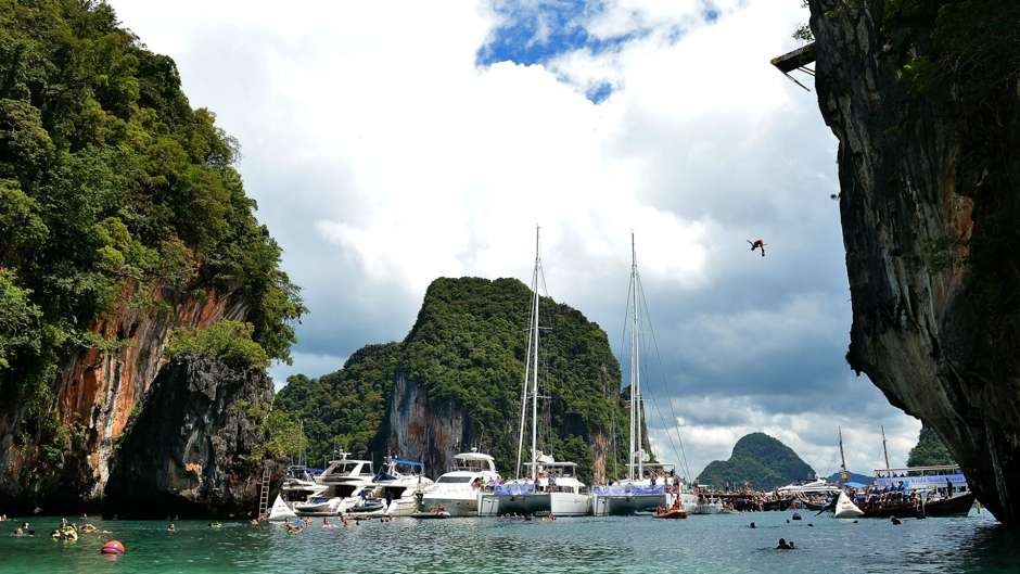 tevez co the mua gi voi muc luong tai Trung Quoc anh 7