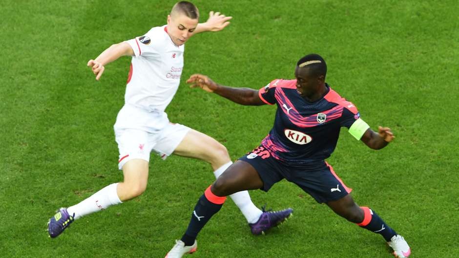 tevez co the mua gi voi muc luong tai Trung Quoc anh 9