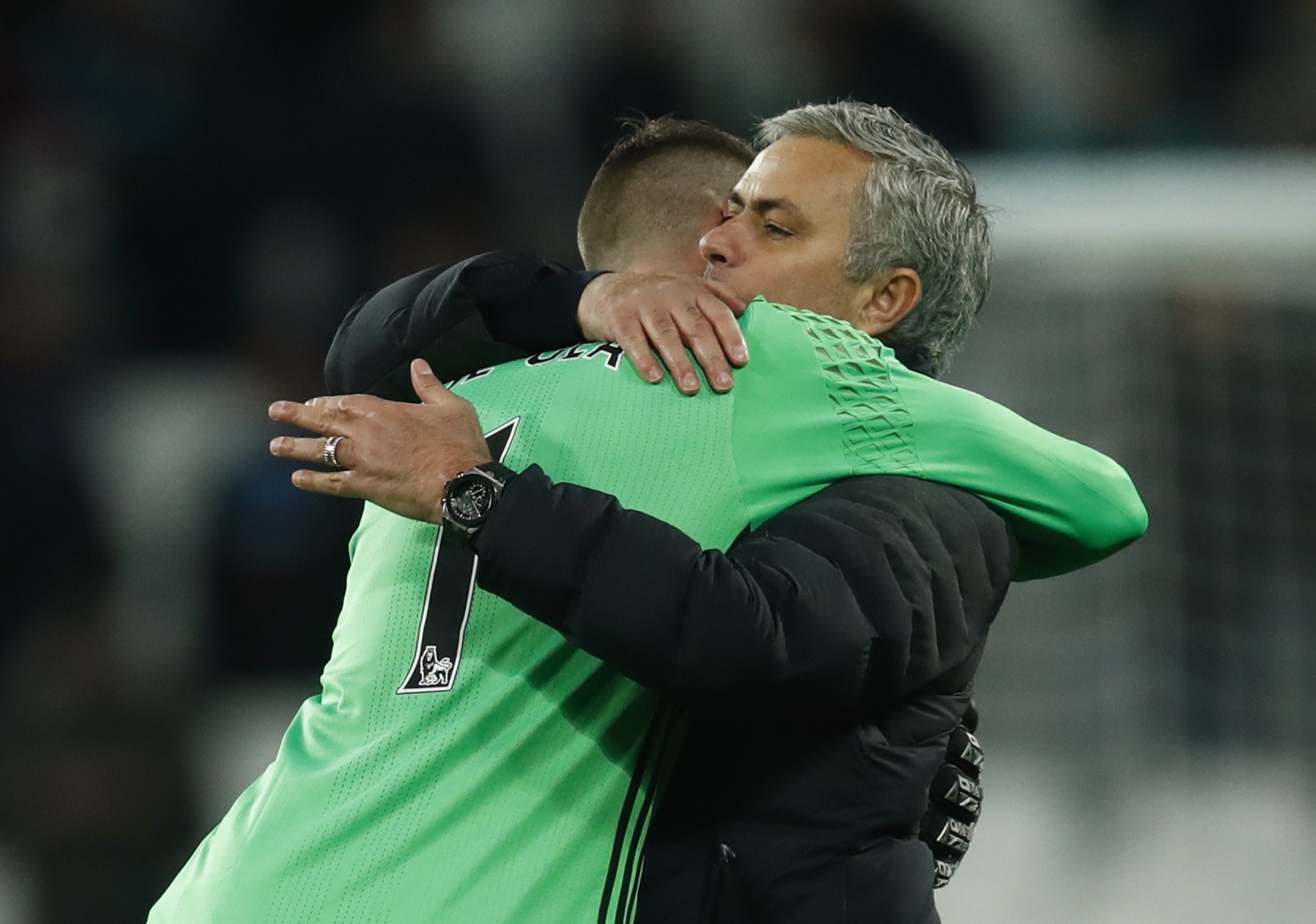 Mourinho om chat De Gea sau chien thang anh 14