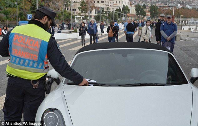 Ronaldo dua ban gai ra mat gia dinh anh 8