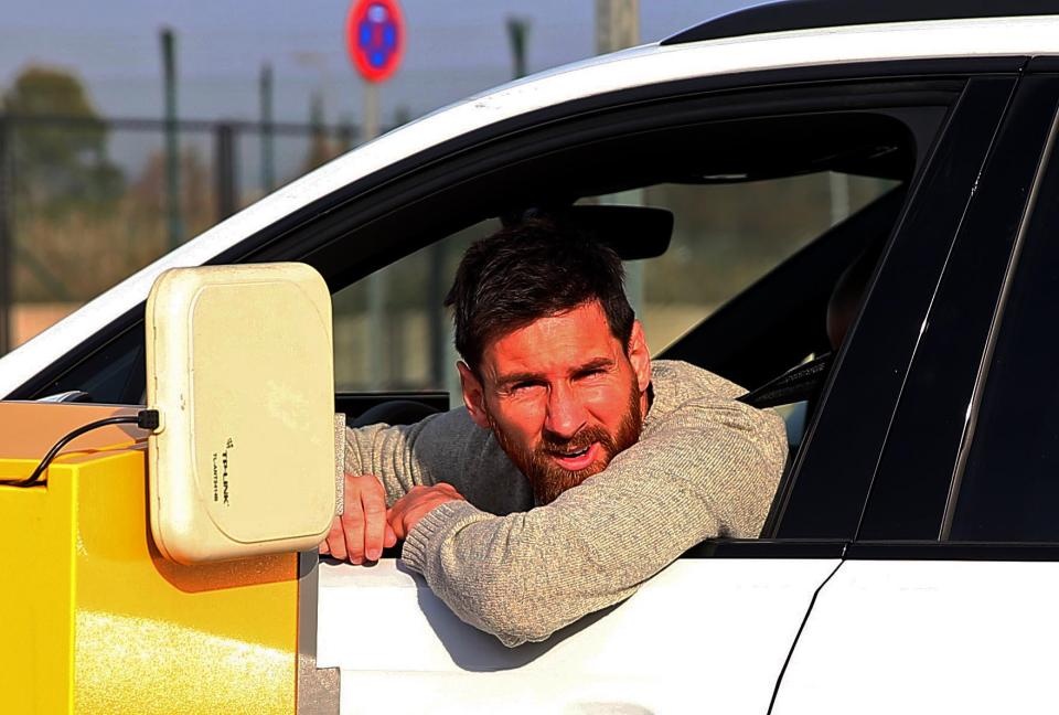 Messi mac ket tai san bay vi ly do lang xet anh 1