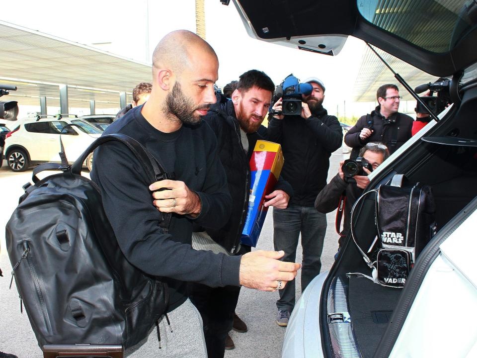 Messi mac ket tai san bay vi ly do lang xet anh 3