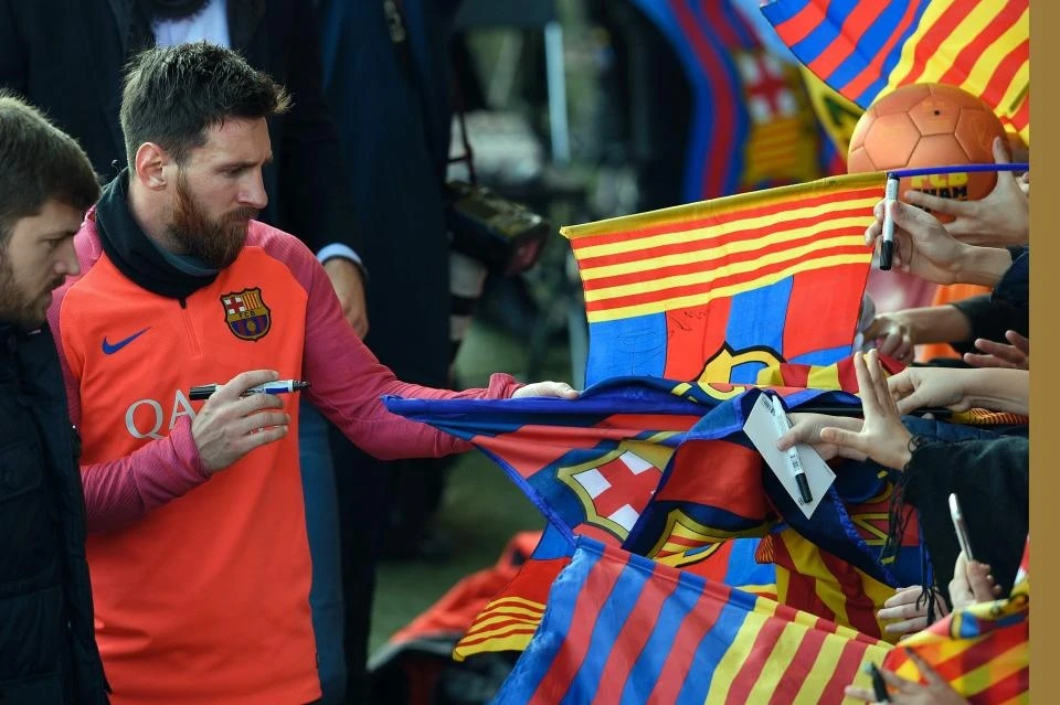 Messi mac ket tai san bay vi ly do lang xet anh 6