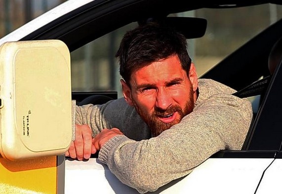 Messi mac ket tai san bay vi ly do lang xet hinh anh