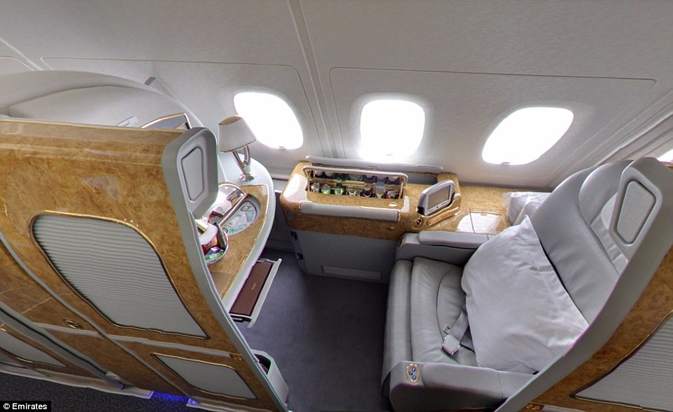 Arsenal mua máy bay mới ảnh 5 Arsenal mua may bay moi anh 5