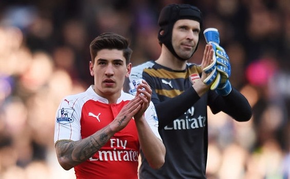 Cech, Bellerin vao doi hinh te nhat vong 20 giai Ngoai hang hinh anh