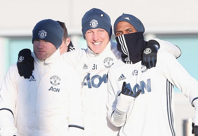 MU trinh lang trang phuc dep mat tren san tap hinh anh