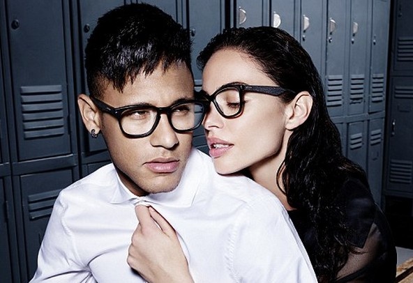 Neymar khoe tai dien xuat ben nguoi dep hinh anh