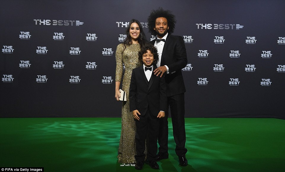 Bạn gái tháp tùng Ronaldo đến nhận giải ảnh 11 Ban gai thap tung Ronaldo den nhan giai anh 11