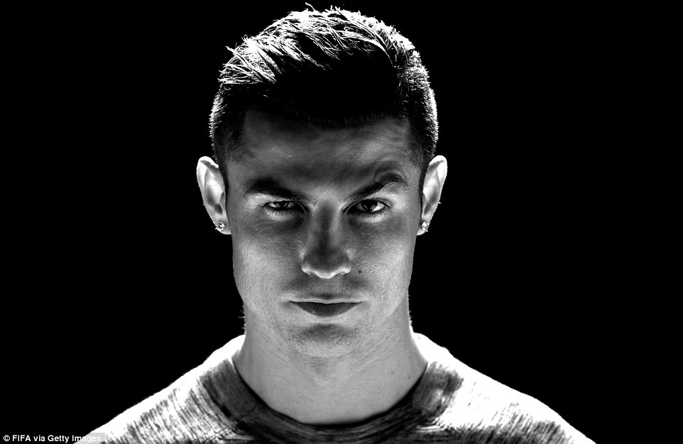 Ronaldo cuoi tinh quai vi biet se gianh giai anh 2