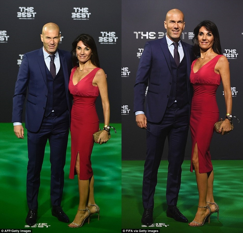 Bạn gái tháp tùng Ronaldo đến nhận giải ảnh 4 Ban gai thap tung Ronaldo den nhan giai anh 4