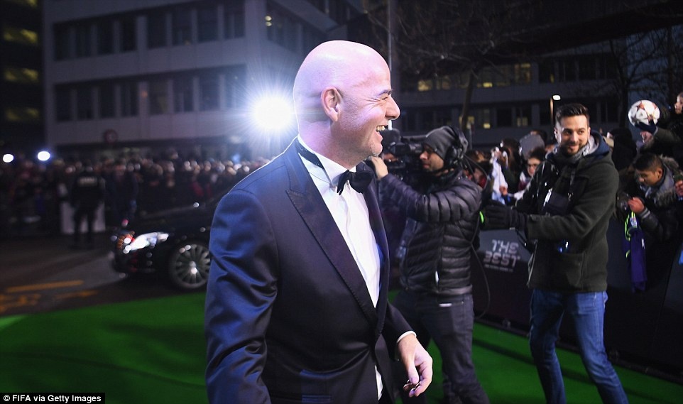 Bạn gái tháp tùng Ronaldo đến nhận giải ảnh 6 Ban gai thap tung Ronaldo den nhan giai anh 6