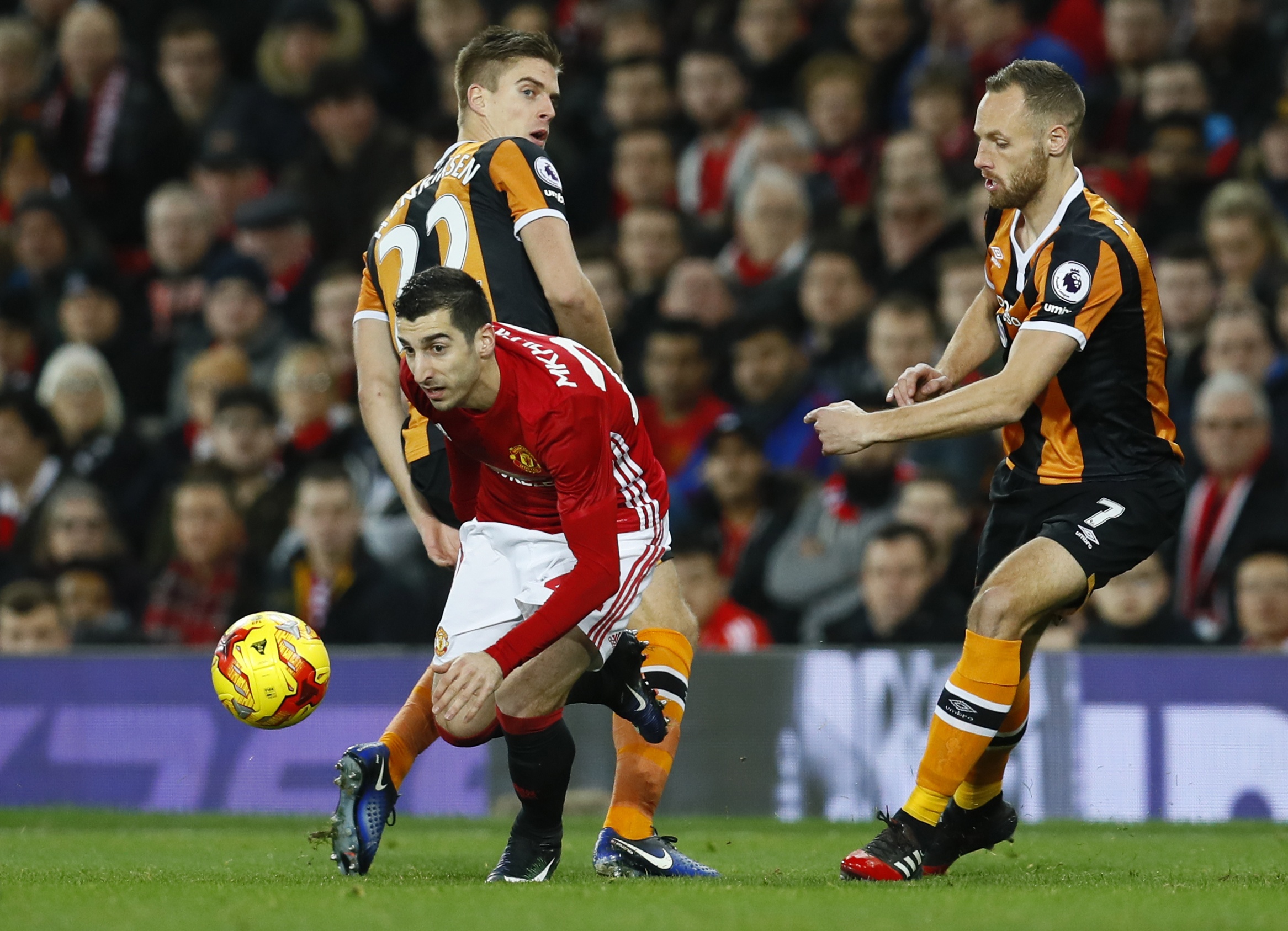 fellaini ghi ban giup MU thang Hull City anh 3