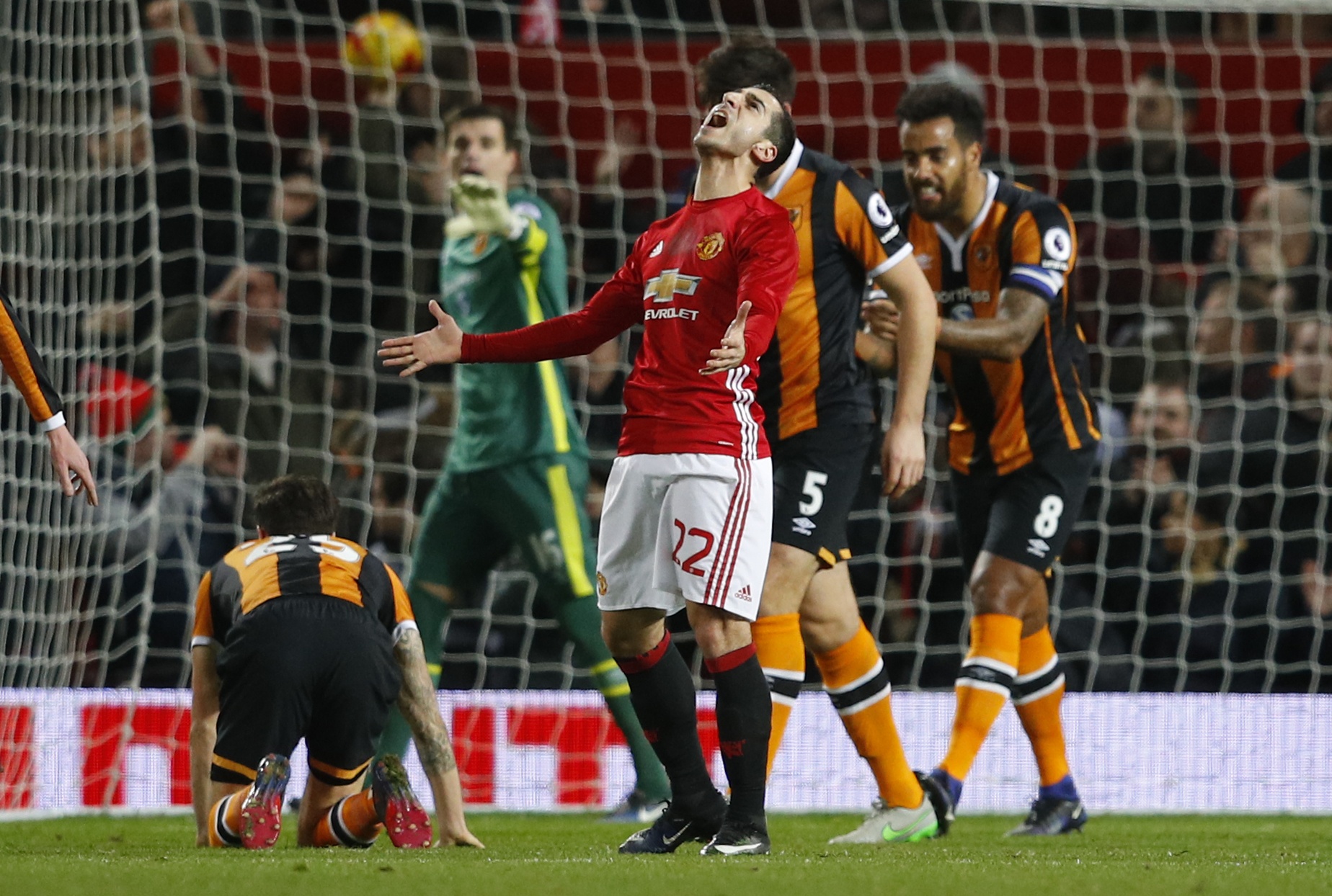 fellaini ghi ban giup MU thang Hull City anh 4