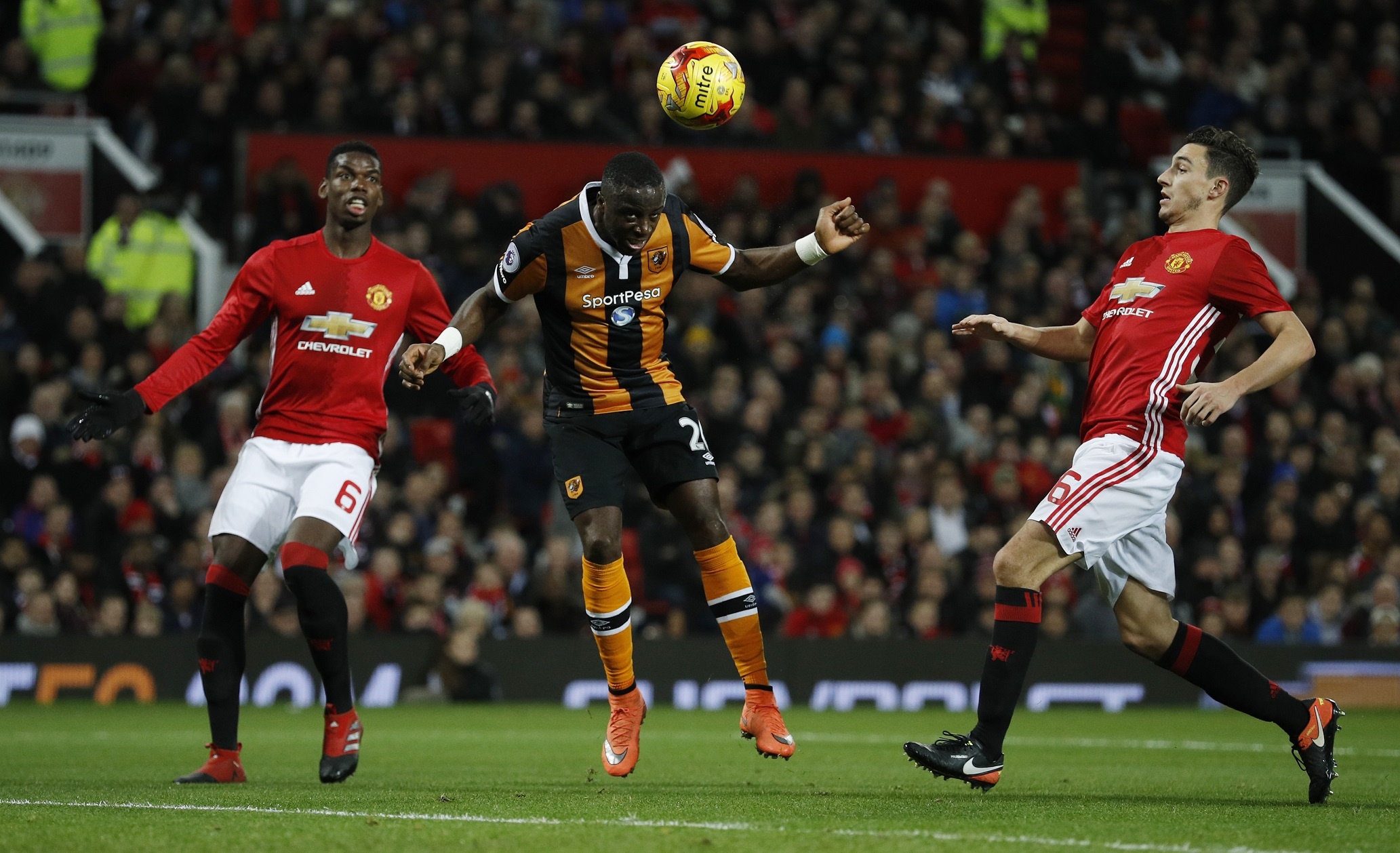 fellaini ghi ban giup MU thang Hull City anh 5