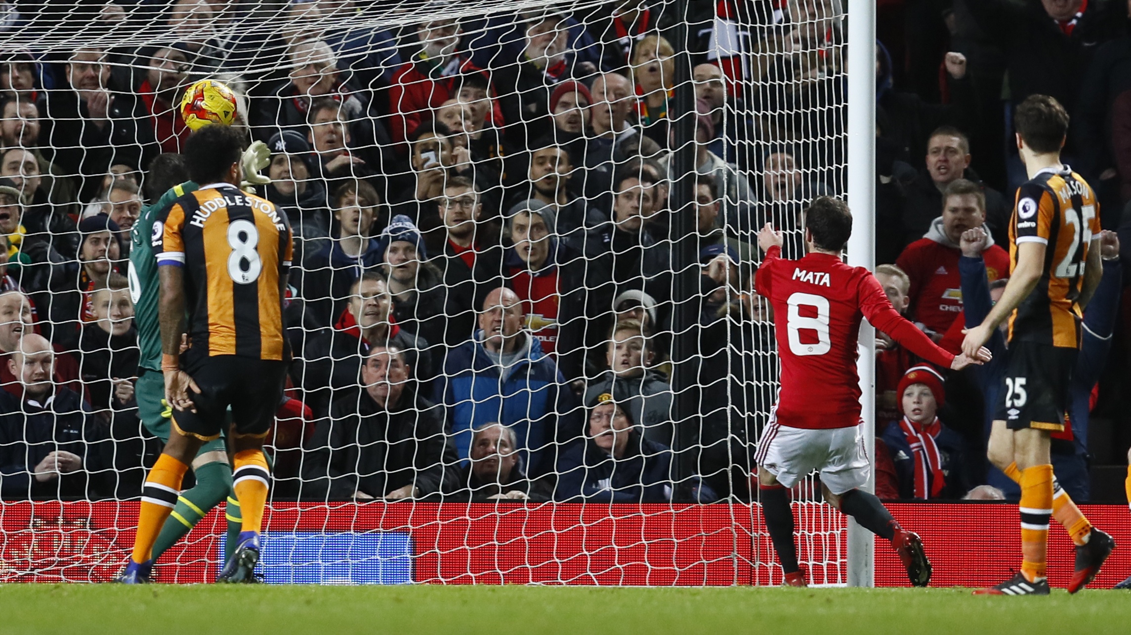 fellaini ghi ban giup MU thang Hull City anh 7