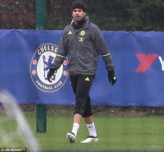 Diego Costa tập một mình ảnh 1 Diego Costa tap mot minh anh 1