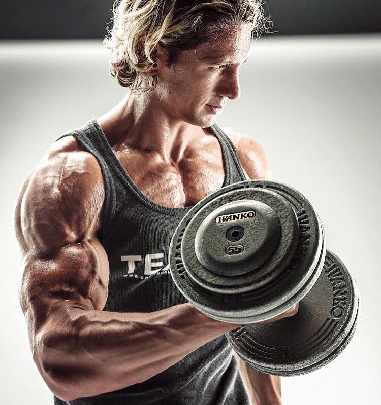 Nha vo dich the hinh co guong mat giong het Torres anh 1