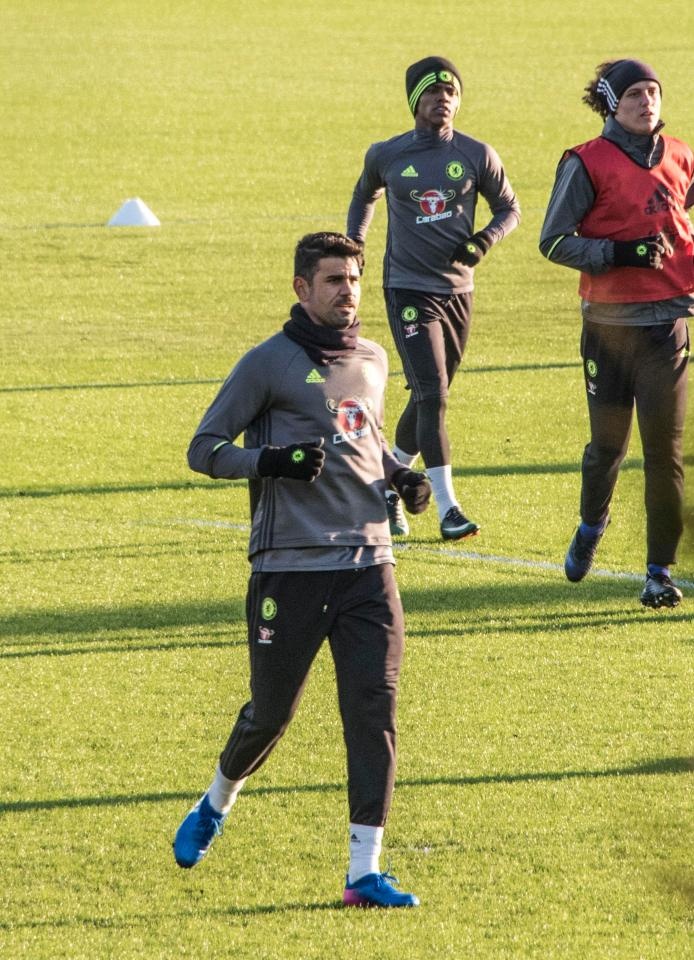 Costa tro lai tap luyen cung doi mot anh 10