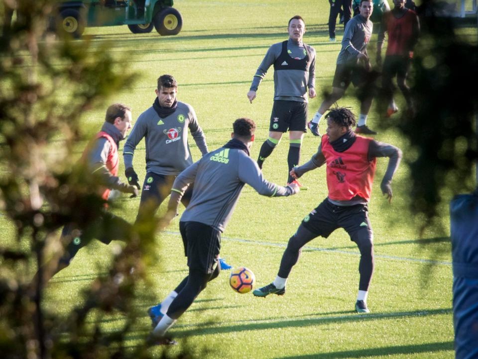 Costa tro lai tap luyen cung doi mot anh 6