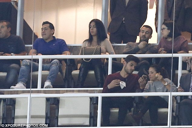 Bạn gái buồn rầu xem Ronaldo thua trận ảnh 1 Ban gai buon rau xem Ronaldo thua tran anh 1