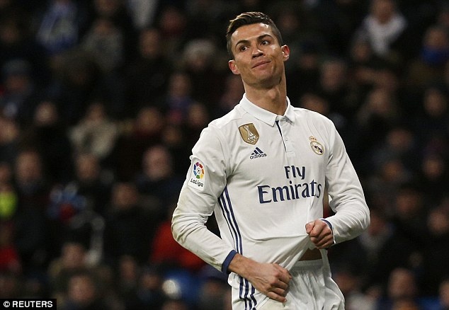 Bạn gái buồn rầu xem Ronaldo thua trận ảnh 6 Ban gai buon rau xem Ronaldo thua tran anh 6