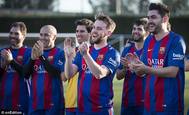 Rivaldo cải trang vào sân thi đấu ảnh 6 Rivaldo cai trang vao san thi dau anh 6