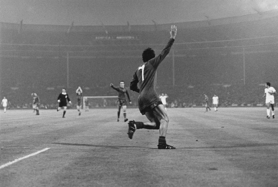 so phan nhung so 7 tai san Old Trafford anh 1