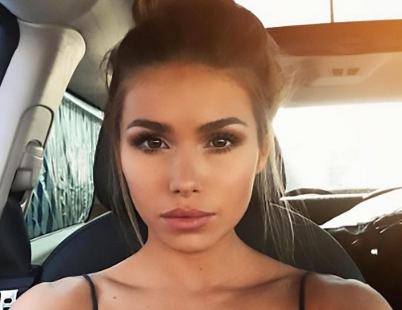 Ban gai nong bong cua thu mon Liverpool hinh anh