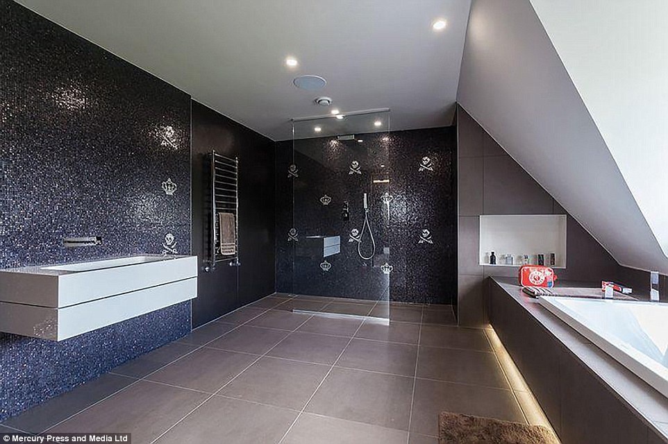 Raheem Sterling tau biet thu 3, 1 trieu bang anh 6