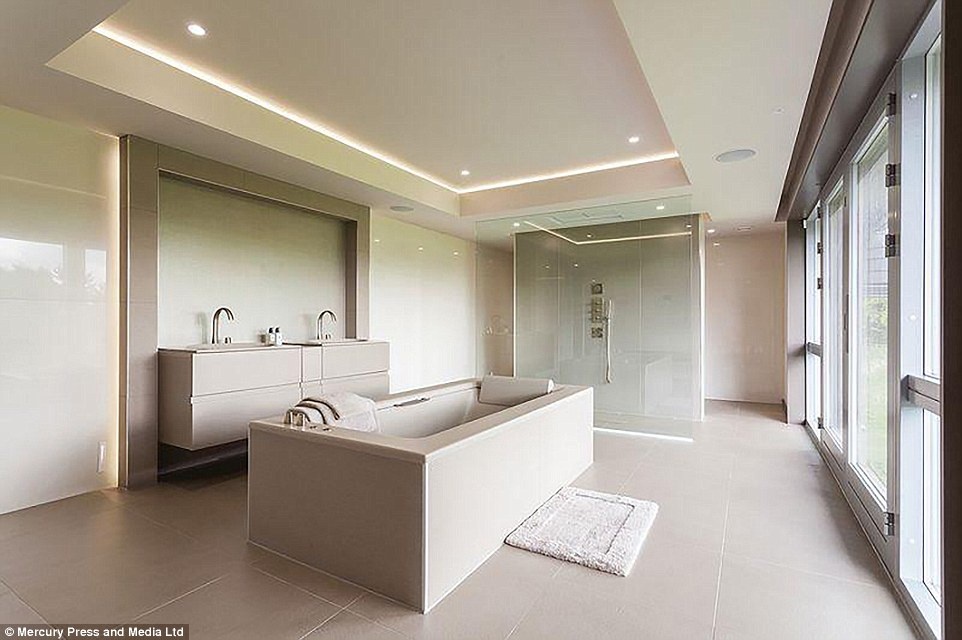 Raheem Sterling tau biet thu 3, 1 trieu bang anh 7