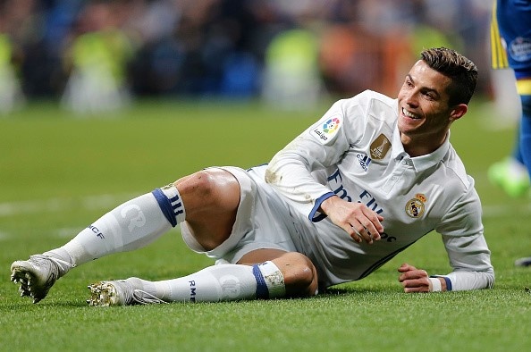 Ronaldo cùng đồng đội chơi bóng ném ảnh 6 Ronaldo cung dong doi choi bong nem anh 6