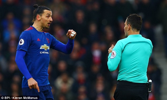 Mourinho ngủ gật trên đường đến sân tập ảnh 7 Mourinho ngu gat tren duong den san tap anh 7