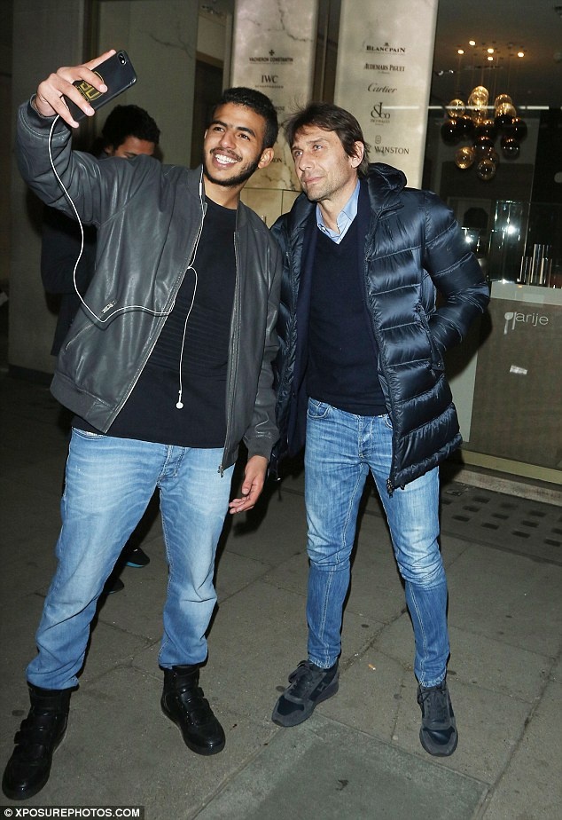 Conte dẫn học trò đi ăn sau chuỗi trận ấn tượng ảnh 2 Conte dan hoc tro di an sau chuoi tran an tuong anh 2