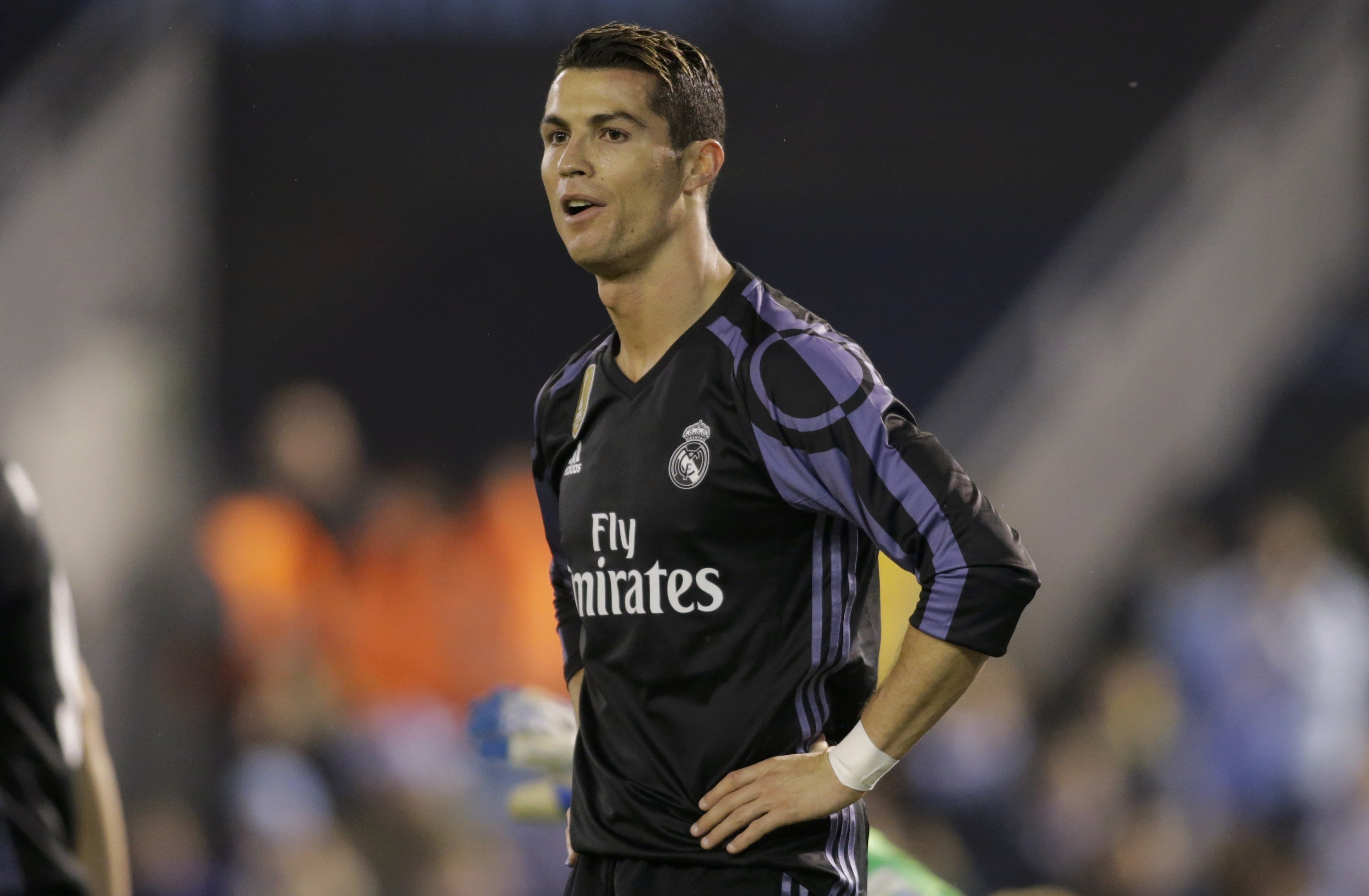 real bi loai o tu ket cup nha vua anh 2