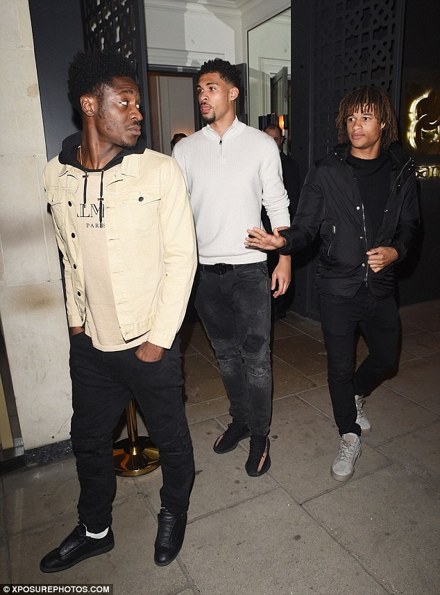 Conte dẫn học trò đi ăn sau chuỗi trận ấn tượng ảnh 3 Conte dan hoc tro di an sau chuoi tran an tuong anh 3