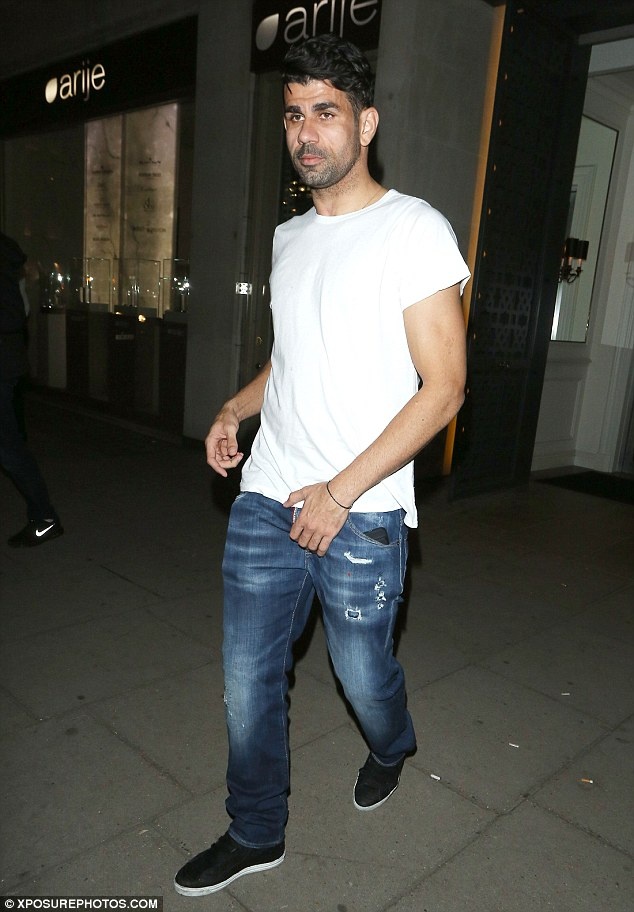 Conte dẫn học trò đi ăn sau chuỗi trận ấn tượng ảnh 7 Conte dan hoc tro di an sau chuoi tran an tuong anh 7