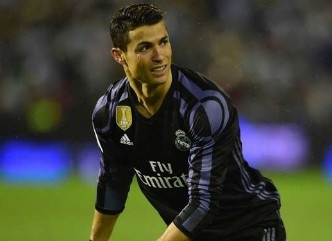 Ronaldo - ong vua dut diem trung khung go mua nay hinh anh